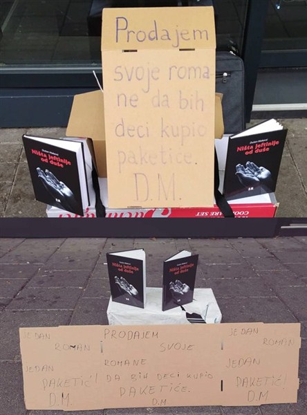 Gest vredan pažnje-Mladi pisac iz Šapca prodaje svoje romane da bi kupio deci paketiće !!!