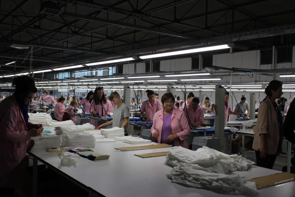 Turska fabrika tekstila u Malom Zvorniku „Kajra“ doo,  otvorena uz podršku Republike Srbije trenutno zapošljava oko 180 radnika