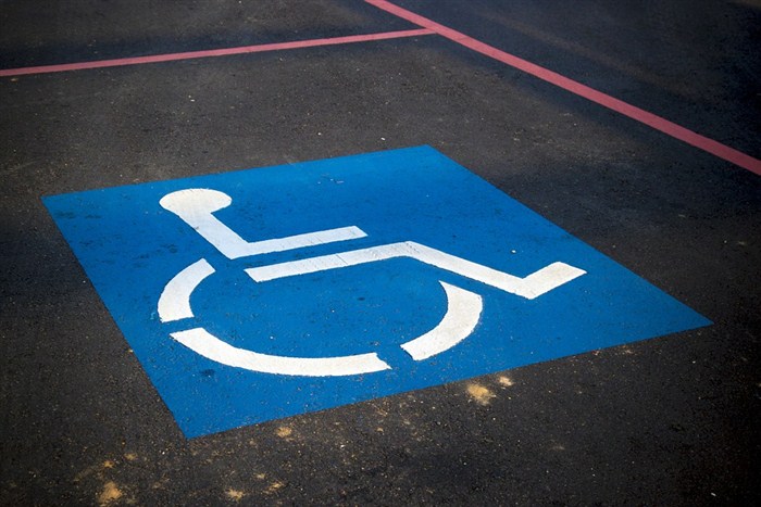 NOVA USLUGA NA PORTALU E-UPRAVA – podnošenje zahteva za parking za osobe sa invaliditetom