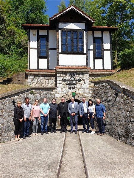 Muzej ugljarstva u Senjskom Rudniku posetio njegova ekselencija beogradski nadbiskup Stanislav Hočevar i delegacija nadbiskupije iz Beograda