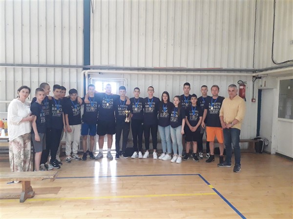 Treningu mladih košarkaša “Karađorđa” iz Topole prisustvovali su Predsednik opštine i predsednica Skupštine opštine